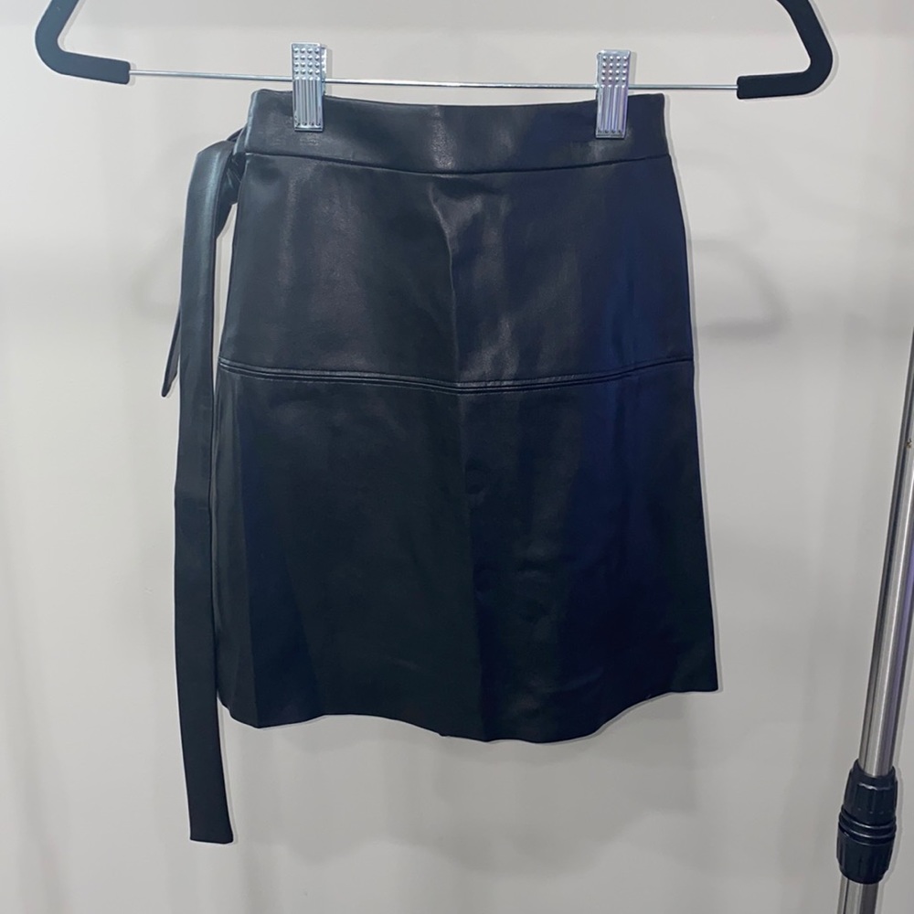 Aritzia - Wilfred Free leather skirt